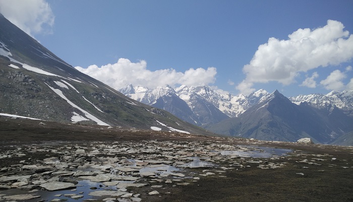 Manali_mountains_India.jpg