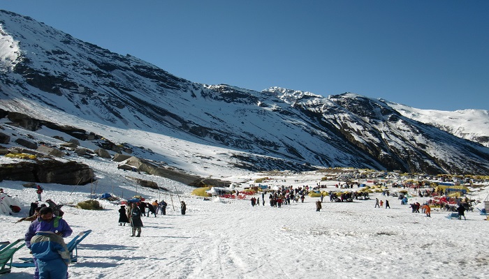 Rohtang_pass_snowy_valley01.jpg